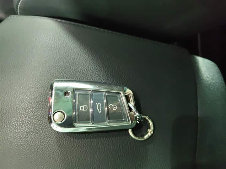 Фото 9 - Volkswagen T-Roc