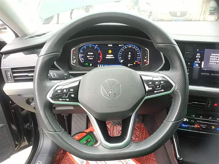 Фото 11 - Volkswagen Passat