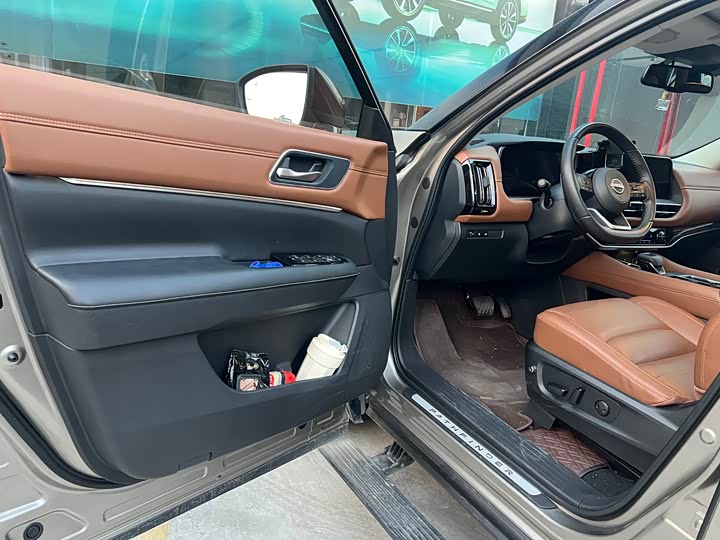 Фото 2 - Nissan Pathfinder