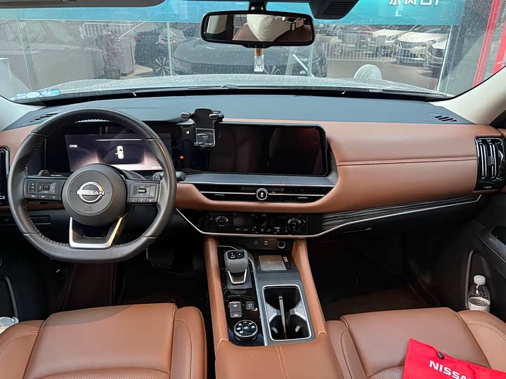 Фото 6 - Nissan Pathfinder