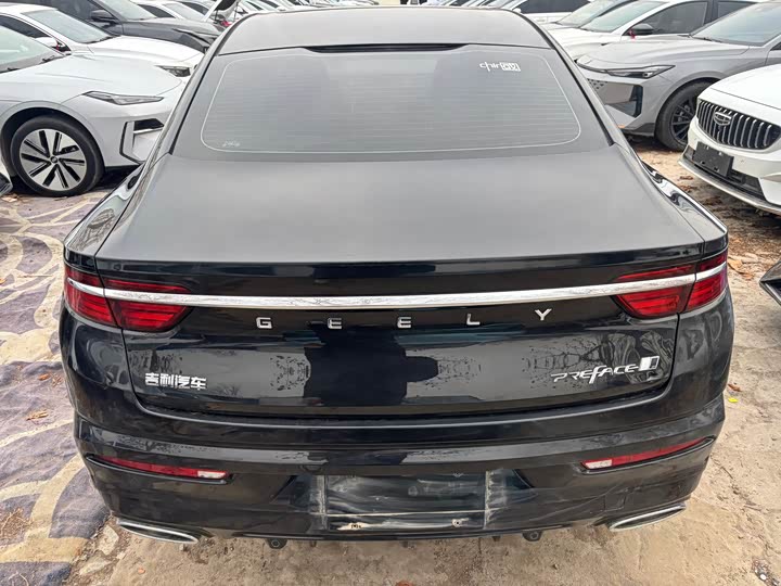 Фото 8 - Geely Preface