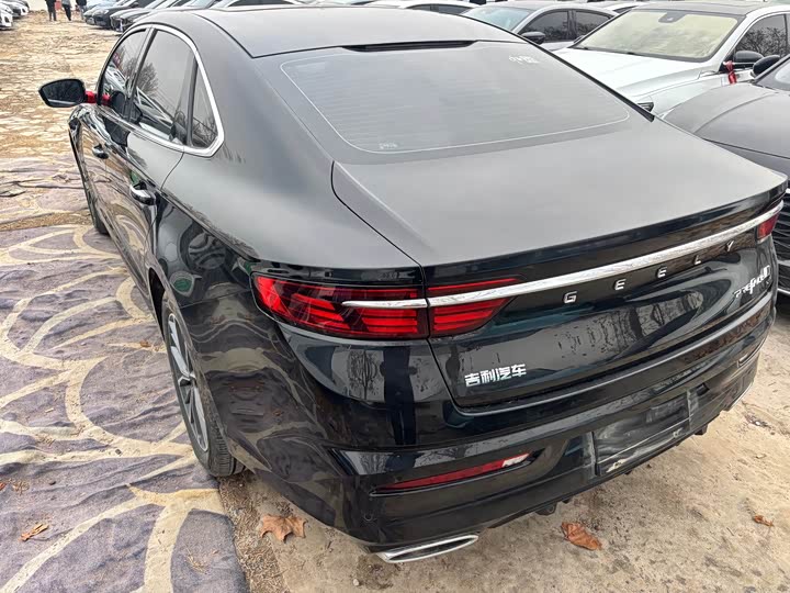 Фото 9 - Geely Preface