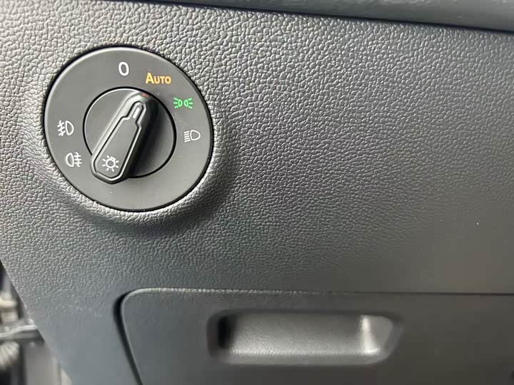 Фото 11 - Volkswagen Tharu