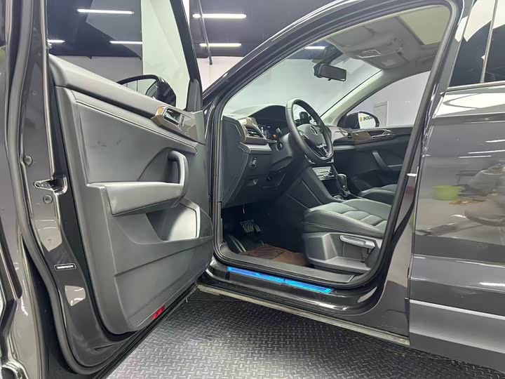 Фото 9 - Volkswagen Tharu