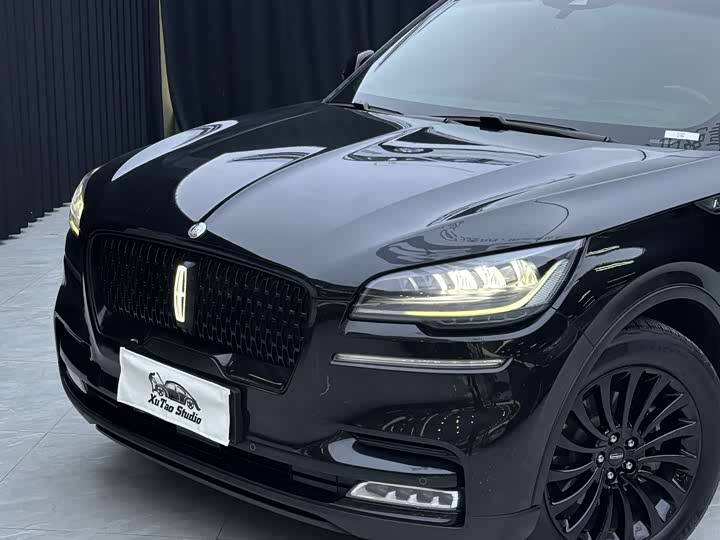 Фото 2 - Lincoln Aviator