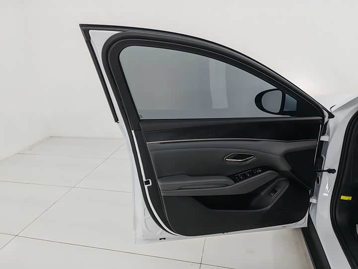 Фото 10 - BYD Qin L