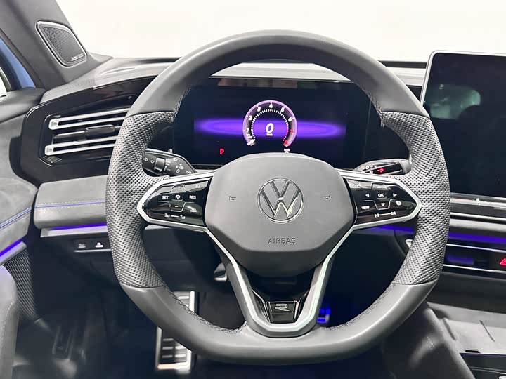 Фото 12 - Volkswagen Tiguan L Pro