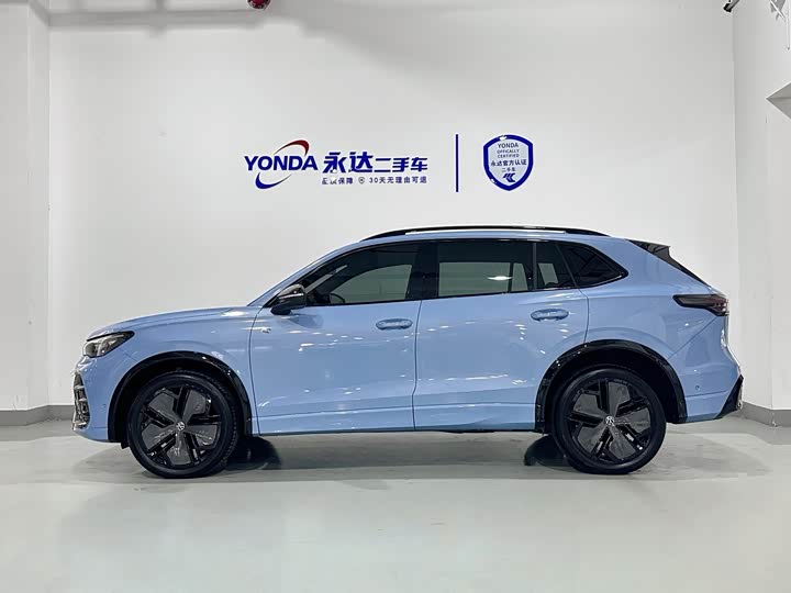 Фото 2 - Volkswagen Tiguan L Pro