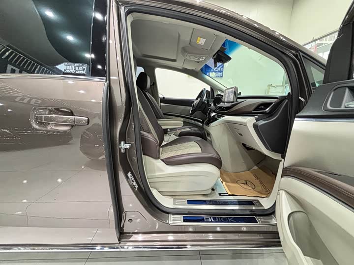 Фото 13 - Buick GL8 ES