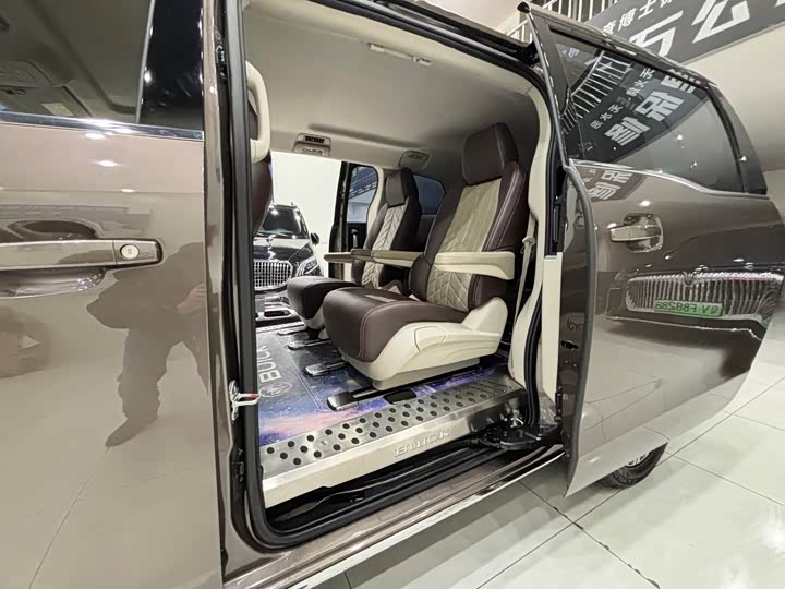 Фото 14 - Buick GL8 ES