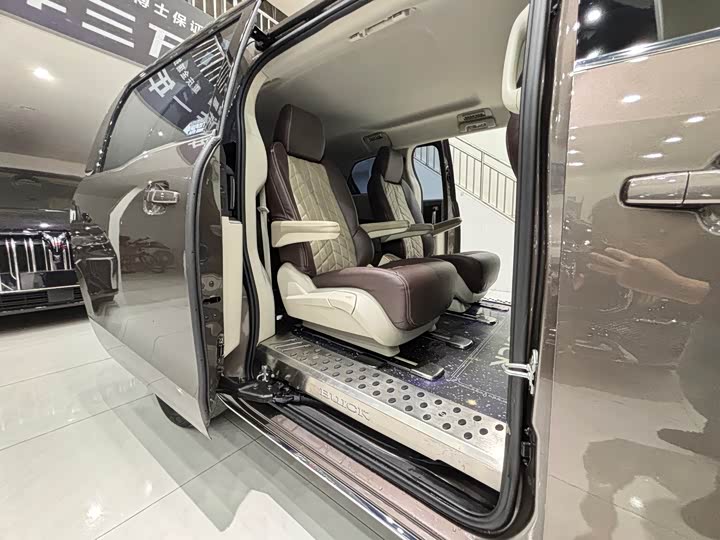 Фото 19 - Buick GL8 ES