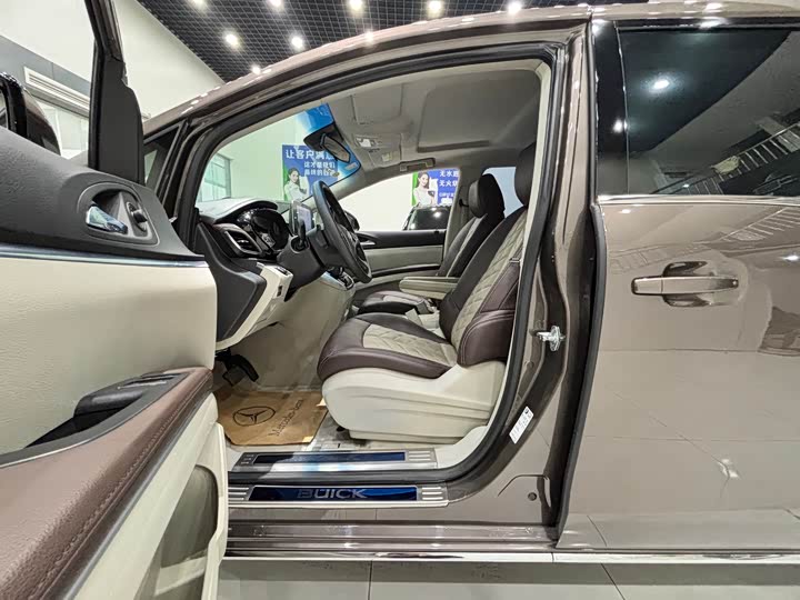 Фото 9 - Buick GL8 ES