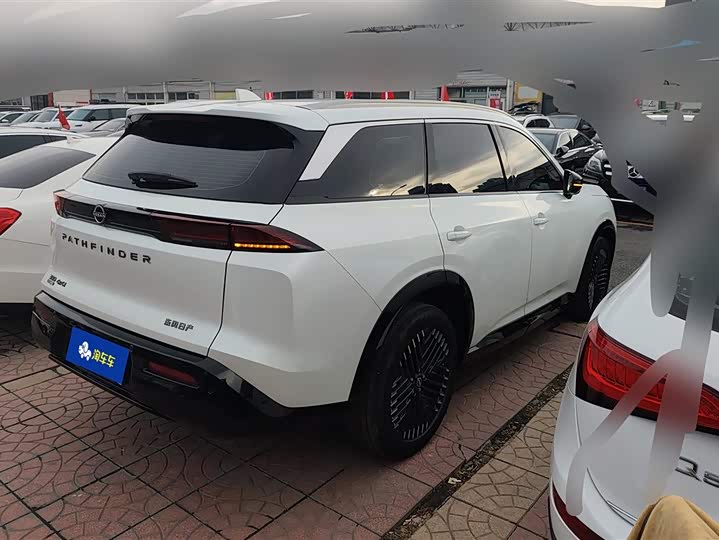 Фото 3 - Nissan Pathfinder