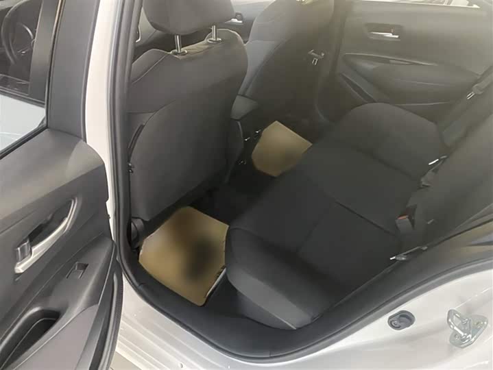 Фото 10 - Toyota Corolla