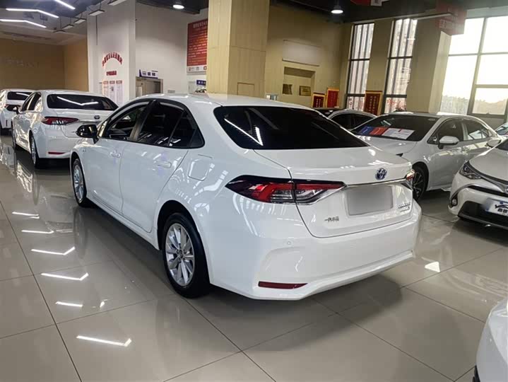 Фото 5 - Toyota Corolla