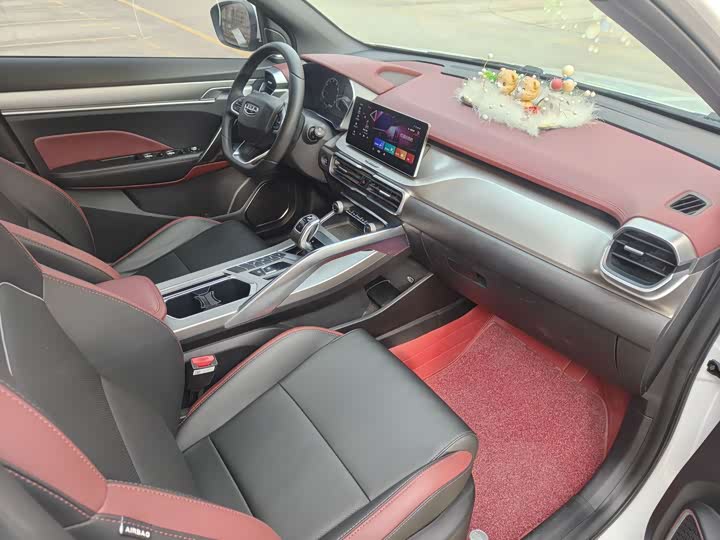 Фото 10 - Geely Coolray