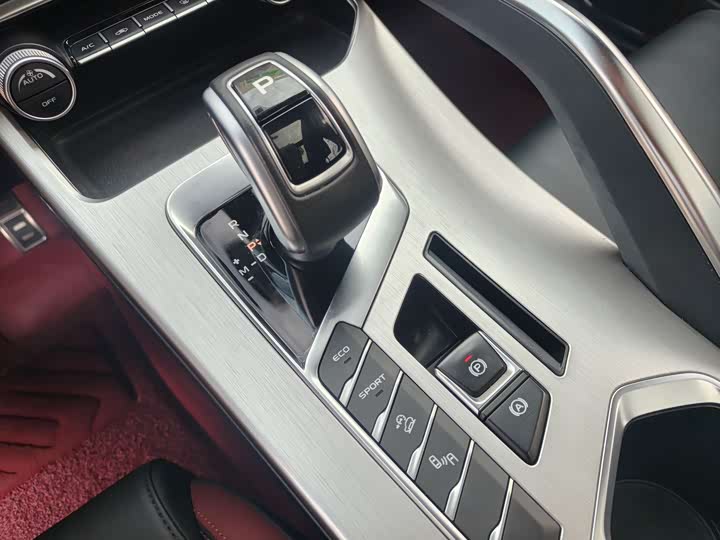 Фото 11 - Geely Coolray