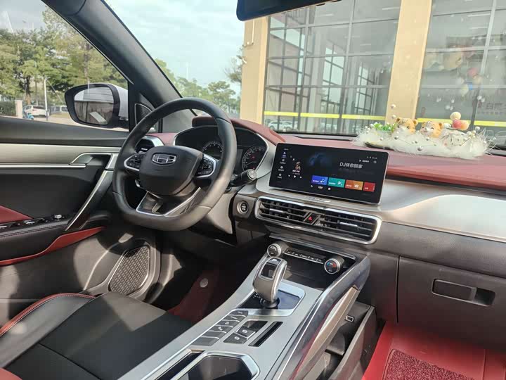 Фото 13 - Geely Coolray