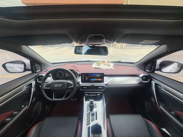 Фото 14 - Geely Coolray