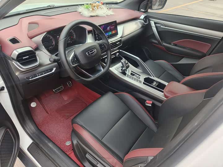 Фото 15 - Geely Coolray