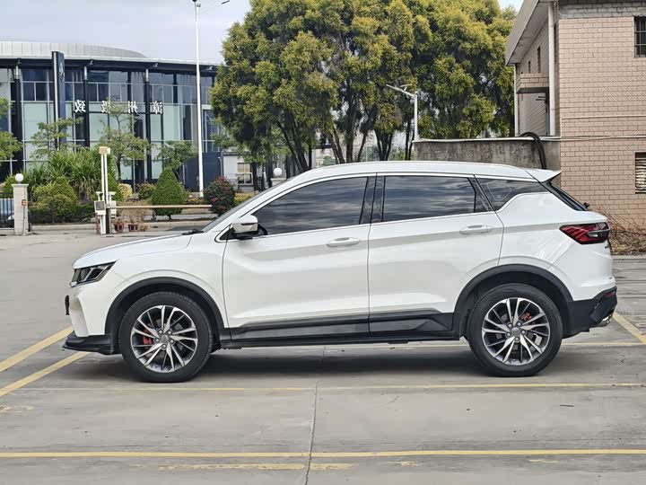 Фото 16 - Geely Coolray