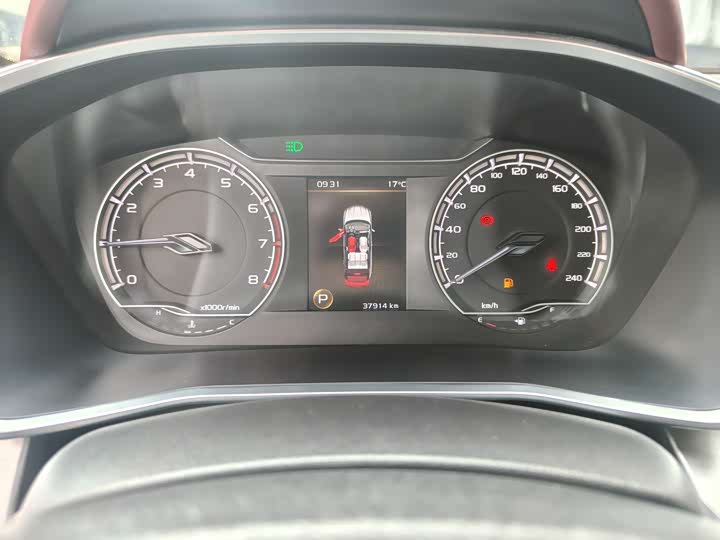 Фото 17 - Geely Coolray