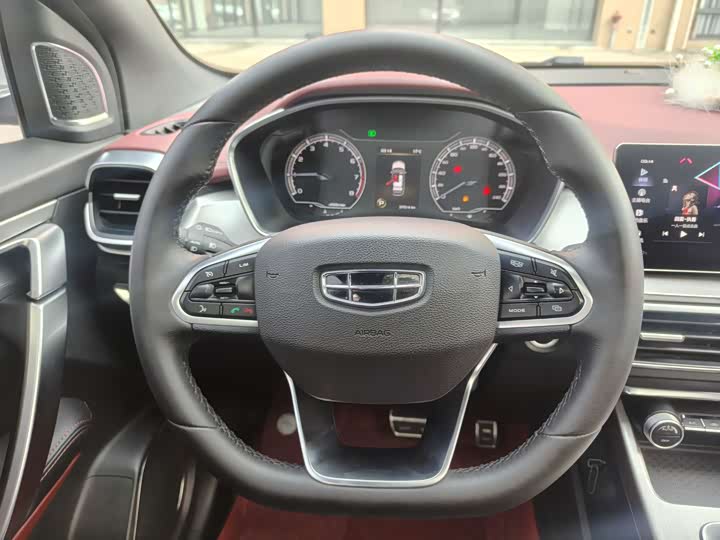 Фото 8 - Geely Coolray