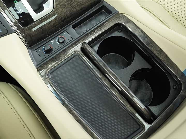 Фото 10 - Toyota Vellfire