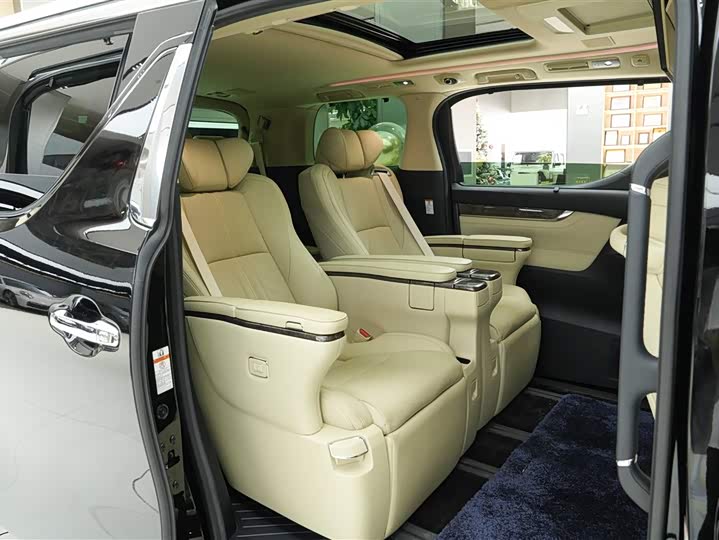 Фото 13 - Toyota Vellfire