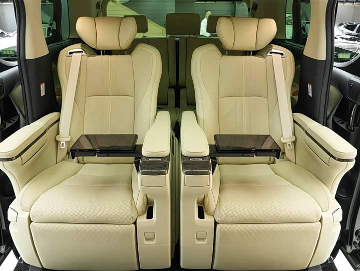 Фото 14 - Toyota Vellfire