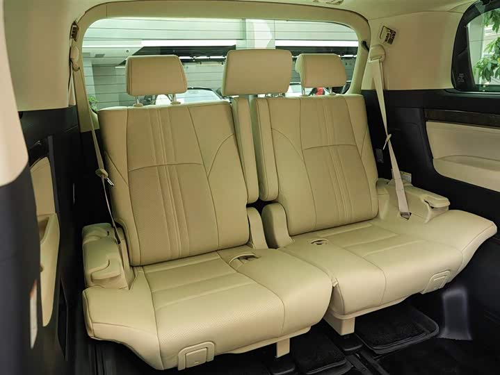 Фото 15 - Toyota Vellfire