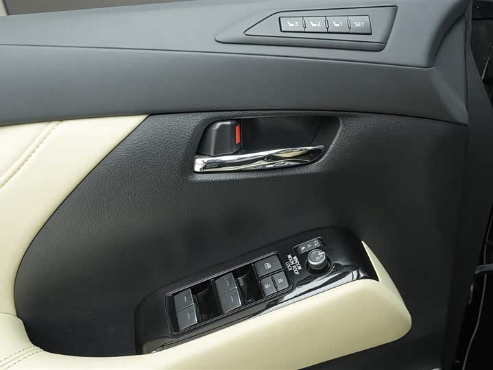 Фото 16 - Toyota Vellfire