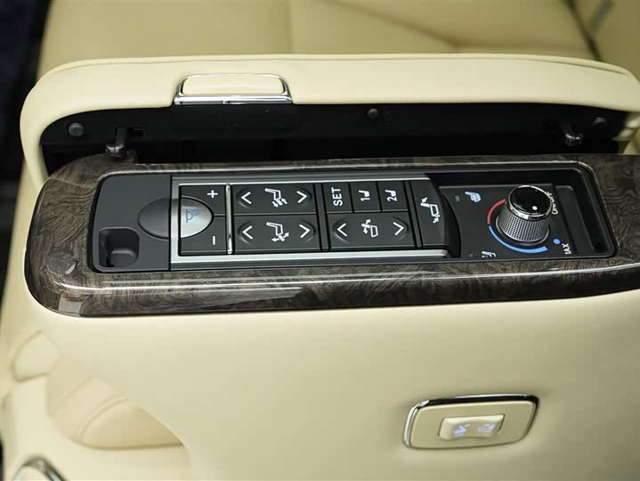 Фото 18 - Toyota Vellfire