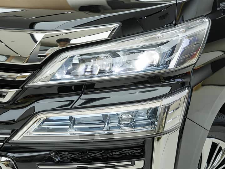 Фото 21 - Toyota Vellfire