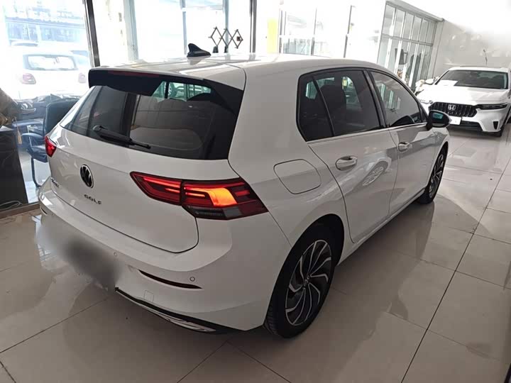 Фото 7 - Volkswagen Golf