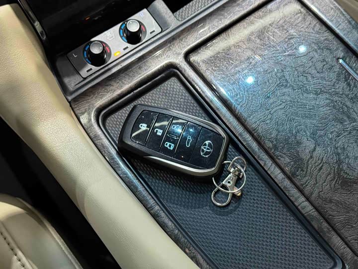 Фото 13 - Toyota Alphard