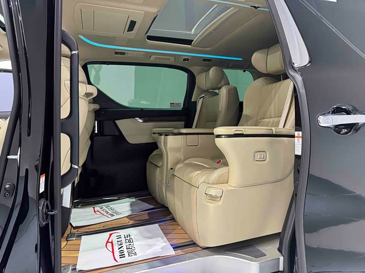 Фото 17 - Toyota Alphard