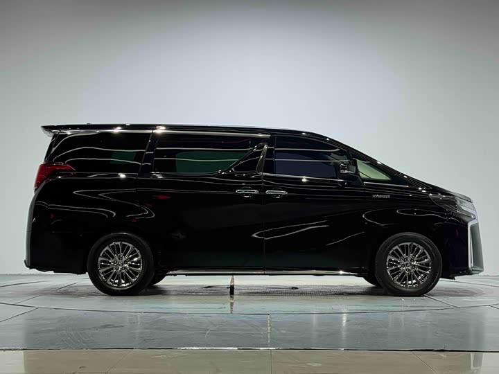 Фото 8 - Toyota Alphard