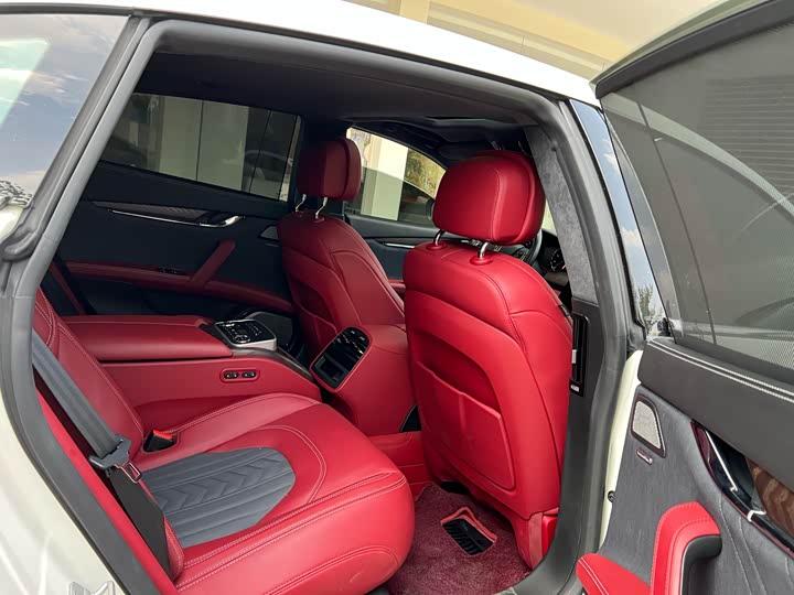 Фото 10 - Maserati Quattroporte