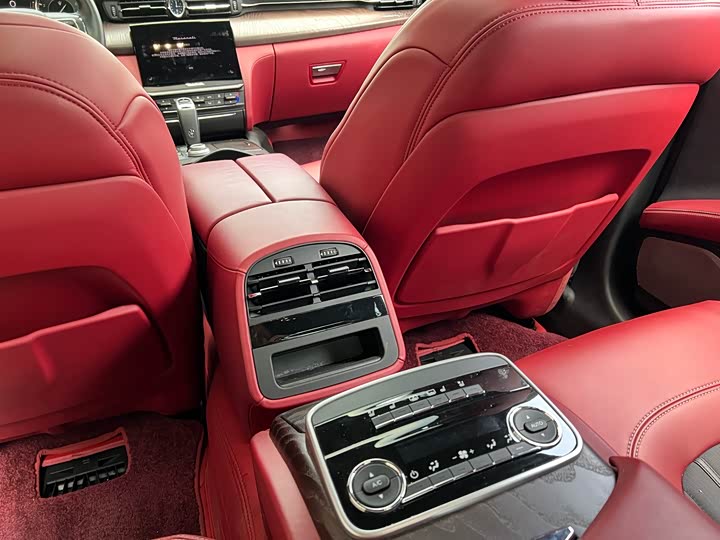 Фото 17 - Maserati Quattroporte