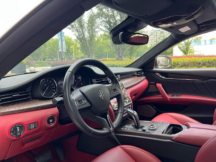 Фото 4 - Maserati Quattroporte