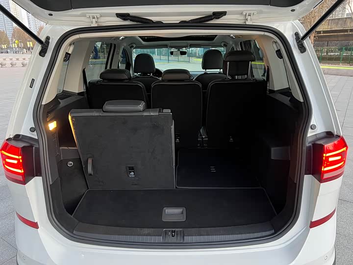 Фото 14 - Volkswagen Touran L