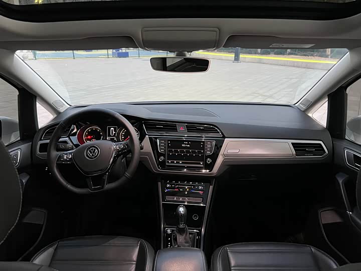 Фото 18 - Volkswagen Touran L