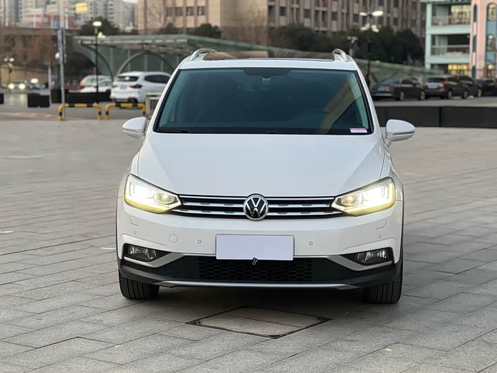 Фото 2 - Volkswagen Touran L