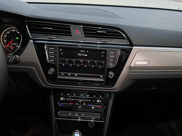 Фото 20 - Volkswagen Touran L