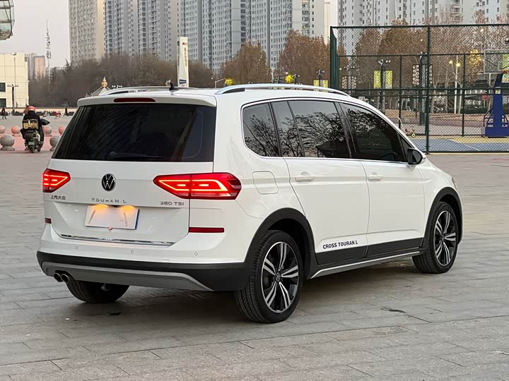 Фото 5 - Volkswagen Touran L