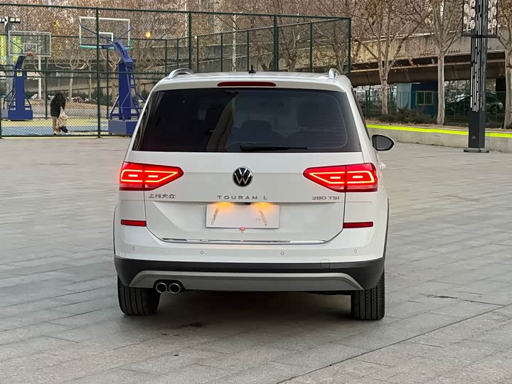Фото 6 - Volkswagen Touran L