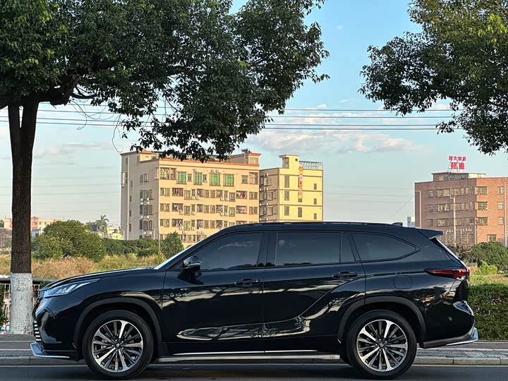 Фото 10 - Toyota Crown Kluger