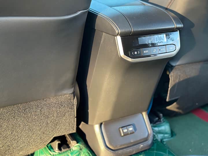 Фото 14 - Toyota Crown Kluger