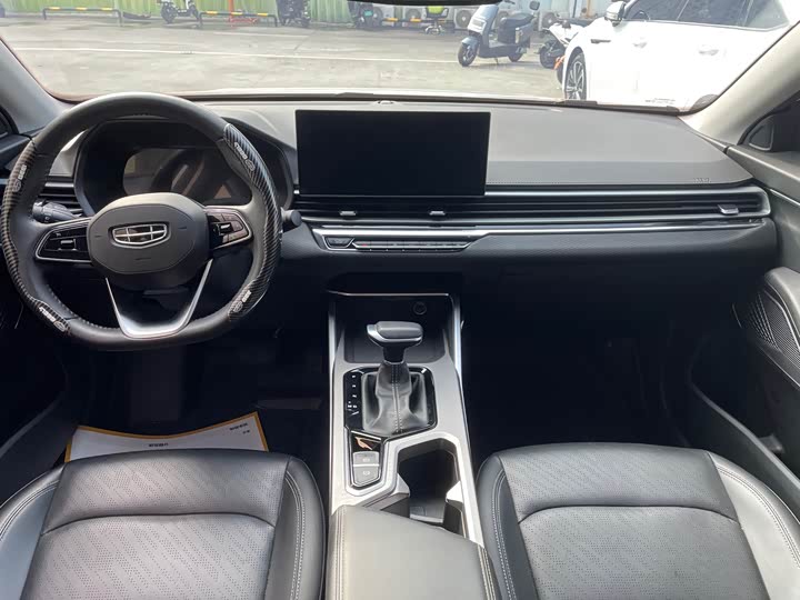 Фото 4 - Geely Emgrand